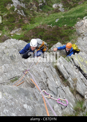 Kletterer auf gerillten Arete Tryfan Snowdonia Stockfoto