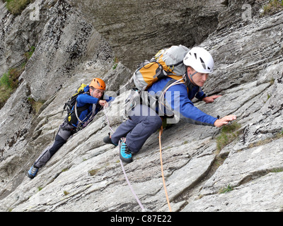 Kletterer auf gerillten Arete Tryfan Snowdonia Stockfoto