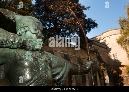 UK, Nottinghamshire, Nottingham, 1952 Bronze Statue von Robin Hood, vom Bildhauer James Woodford Stockfoto