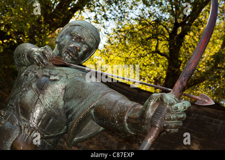 UK, Nottinghamshire, Nottingham, 1952 Bronze Statue von Robin Hood, vom Bildhauer James Woodford Stockfoto