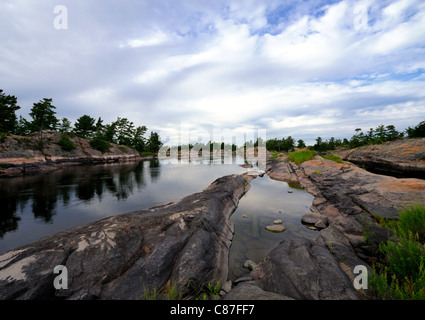 Die schlechte Flussgebiet von Georgian Bay ist berühmt für es gute Angelmöglichkeiten und spektakuläre Landschaften.  Es ist nur mit Boot erreichbar Stockfoto