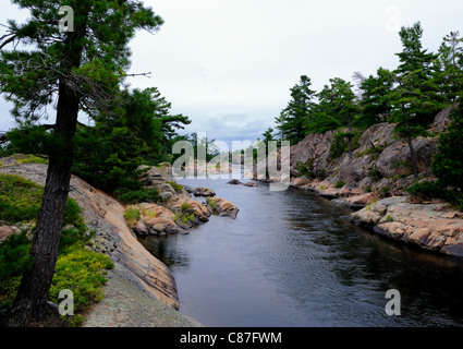 Die schlechte Flussgebiet von Georgian Bay ist berühmt für es gute Angelmöglichkeiten und spektakuläre Landschaften.  Es ist nur mit Boot erreichbar Stockfoto