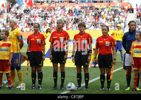 Das amtierende FIFA-Team reiht sich während Team Einführungen vor den 2011 Frauen WM dritten Platz Fußballspiel. Stockfoto