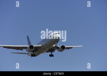 Air Canada 767 Landung am Pearson AIrport, Toronto Stockfoto