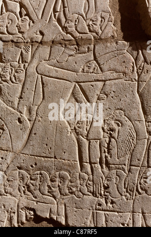 Relief Arbeit zeigt Ertrinkender neu belebt nach einem Sturz im Orontes River gesehen bei dem Ramesseum, Luxor, Ägypten Stockfoto