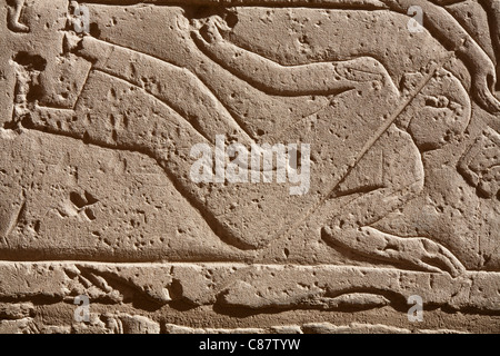 Relief Arbeiten zeigen Tote Ausländer in militärischen Kampagnen von Ramses II in das Ramesseum, Luxor, Ägypten Stockfoto