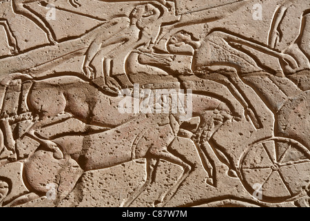 Relief Arbeiten zeigen Feldzüge von Ramses II in das Ramesseum, Luxor, Ägypten Stockfoto