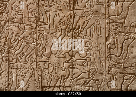 Relief Arbeiten zeigen Feldzüge von Ramses II in das Ramesseum, Luxor, Ägypten Stockfoto