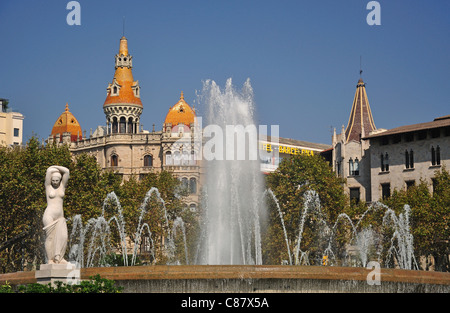 Brunnen in Plaça Catalunya, Barcelona, Provinz Barcelona, Katalonien, Spanien Stockfoto