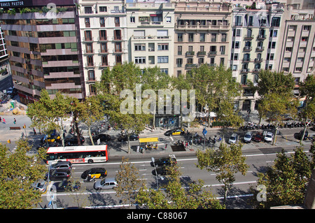 Straßenansicht von Casa Batlló, Passeig de Gràcia, Barcelona, Provinz Barcelona, Katalonien, Spanien Stockfoto