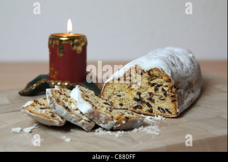 Stollen (traditionelle deutsche Weihnachtskuchen) Stockfoto