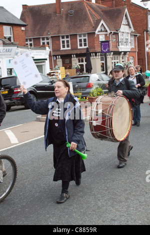 Demonstranten marschieren gegen die mögliche Schließung des Heatherwood Krankenhauses in Ascot, Berkshire, UK, auf Samstag, 8. Oktober 2011. Stockfoto