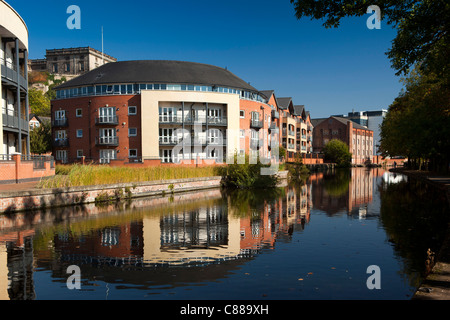 UK, Nottinghamshire, Nottingham, Neubauwohnungen in Beeston Kanal wider Stockfoto