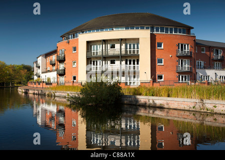 UK, Nottinghamshire, Nottingham, Neubauwohnungen in Beeston Kanal wider Stockfoto