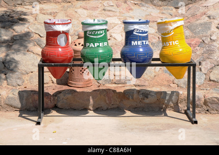 Papierkorb im Hotel Mövenpick Resort in Taba, Ägypten Stockfoto