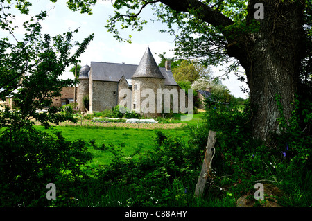 Kastanien Manor (Manoir du Châtaignier), XV, XVI, Herrenhaus mit Kapelle, Brecé (Mayenne, Frankreich). Stockfoto