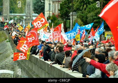 Veranstaltung über die Renten in Frankreich, für die Aufrechterhaltung der Pensionierung im Alter von 60 Jahren. Laval Stadt, Loire, Frankreich. Stockfoto