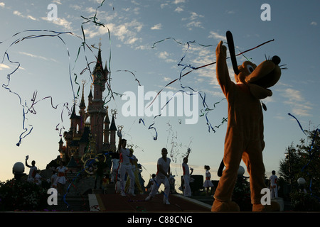 Show am Abend vor der Sleeping Beauty Castle in Disneyland Paris, Frankreich. Stockfoto