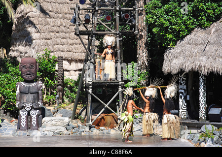 Tahitian Tänzer auf polynesische Show, Themenpark PortAventura, Salou, Costa Daurada, Provinz Tarragona, Katalonien, Spanien Stockfoto