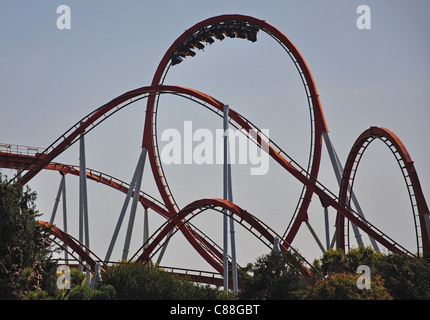 Dragon Khan Achterbahnfahrt, Themenpark PortAventura, Salou, Costa Daurada, Provinz Tarragona, Katalonien, Spanien Stockfoto