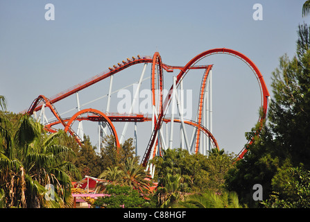 Dragon Khan Achterbahnfahrt, Themenpark PortAventura, Salou, Costa Daurada, Provinz Tarragona, Katalonien, Spanien Stockfoto