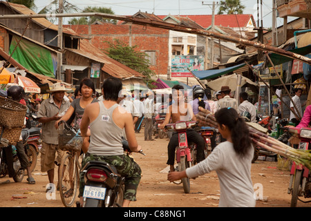 Phaav ist eine geschäftige Stadt, gelegen an der Autobahn zwischen Phnom Penh und Siem Reap - Kambodscha, Südost-Asien. Stockfoto