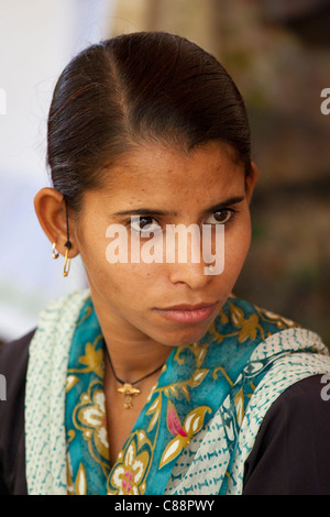 Indische Frau in Dastkar Frauen Handwerk kooperative, den Ranthambore Handwerker-Projekt in Rajasthan, Nordindien Stockfoto