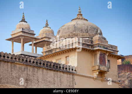 Chattri bei The Amber Fort bauten ein Rajput Fort 16. Jahrhundert in Jaipur, Rajasthan, Nordindien Stockfoto