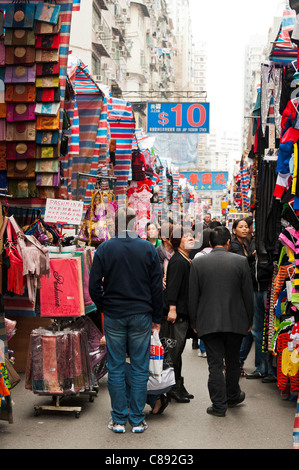 Die Hektik der Ladies Market in der Tung Choi Street Mongkok Kowloon Hong Kong China Asien Stockfoto