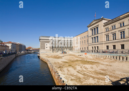 "Neues Museum" und Pergamonmuseum auf der "Museumsinsel" mit Bau Baustelle Berlin Deutschland Europa Stockfoto