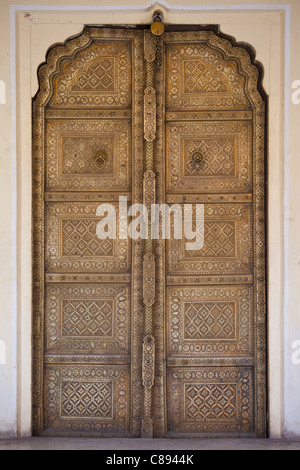 Tür zum Harem Zenana Deorhi im The Maharaja von Jaipur Moon Palace in Jaipur, Rajasthan, Indien Stockfoto