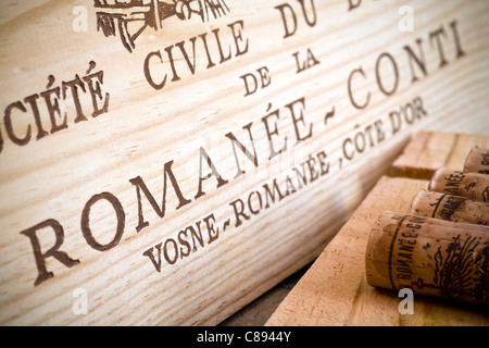 Stillleben mit Wein Kiste und Korken von Romanée-Conti, Burgund. Stockfoto