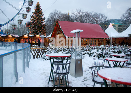 ein Open-Air Weihnachtsmarkt in Berlin, Deutschland Stockfoto