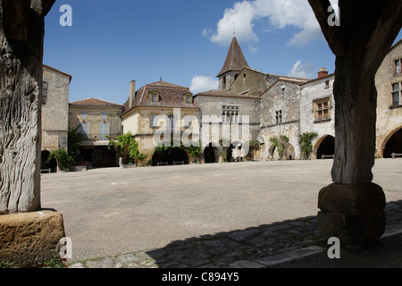 Mittelalterlichen Dorfplatz, Monpazier, Dordogne, Frankreich Stockfoto