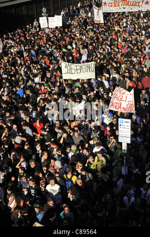 Indignants Protest in Rom dreht sich heftig Stockfoto