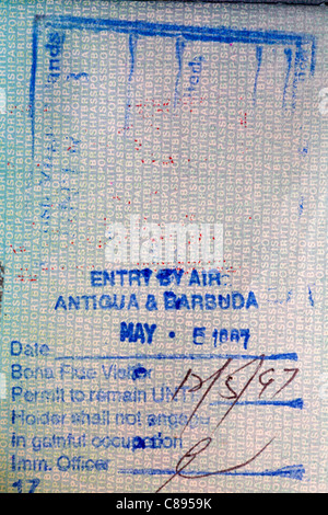 Stempel in britischen Reisepass - Visum Einreise mit dem Flugzeug & Barbuda Antigua Stockfoto