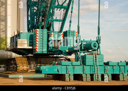 Unteren Teil des riesigen mobilen Kran Stockfoto