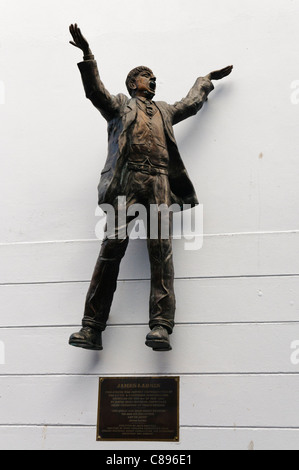 Bronzestatue von James Larkin, Gründer der irischen Transport & General Workers Union, 1909 in der Cathedral Quarter in Belfast Stockfoto