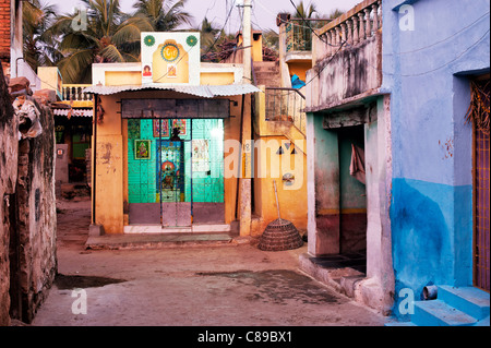 Ländlichen Süden Indianerdorf hindu-Tempel im Licht frühen Morgens. Andhra Pradesh, Indien Stockfoto