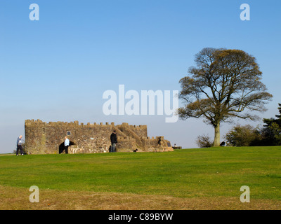 Besucher an der Orientierungstafel, Beacon Hill, West Midlands, England, UK Stockfoto