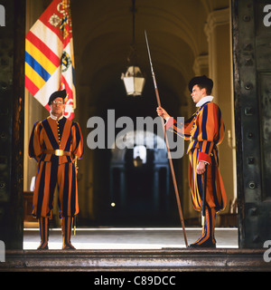 Schweizer Päpstliche wachen Vatikanstadt Rom Italien Europa Stockfoto