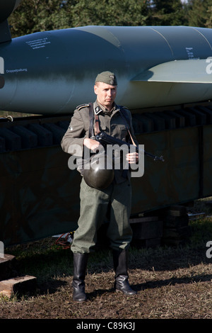 Die Deutschen in 'Le Visham' oder Levisham am 15. 16. Oktober 2011 Kostümierter Soldaten und deutschen Reenactors an der Pickering Weltkrieg, Zweiter Weltkrieg, Zweiter Weltkrieg, Weltkrieg, WW2, historischen Kriegszeiten Wochenende, North Yorkshire, Großbritannien Stockfoto