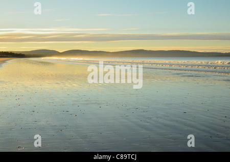 Australien, Tasmanien, sieben Meile Strand Protected Area, Seven Mile Beach, Ansicht von Frederick Henry Bay im Morgengrauen Stockfoto