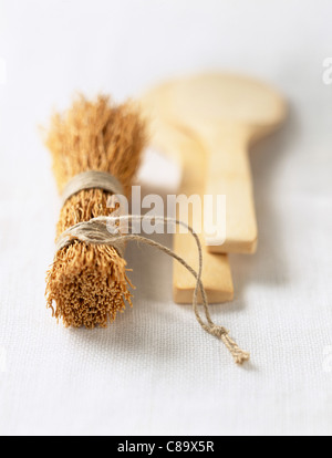 Bambus-Pinsel und hölzernen Spatel Stockfoto