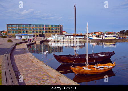 Historische Boote vor Blekinge Museum bei Fisktorget quadratischen Karlskrona in Blekinge Grafschaft Schweden Südeuropa Stockfoto