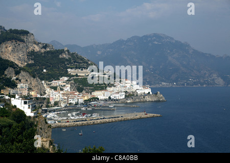 AMALFI TOWN & Hafen AMALFI DRIVE Süditalien 16. September 2011 Stockfoto