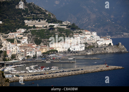 AMALFI TOWN & Hafen AMALFI DRIVE Süditalien 16. September 2011 Stockfoto