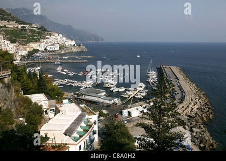 AMALFI TOWN & Hafen AMALFI DRIVE Süditalien 16. September 2011 Stockfoto