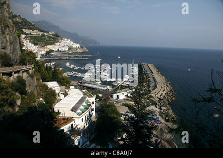 AMALFI TOWN & Hafen AMALFI DRIVE Süditalien 16. September 2011 Stockfoto