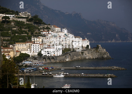 AMALFI TOWN & Hafen AMALFI DRIVE Süditalien 16. September 2011 Stockfoto